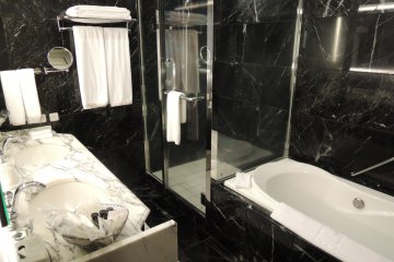 Ambassador Suite bathroom