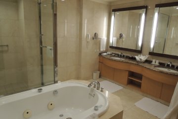 Presidential Suite bathroom