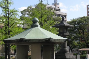 Garden lanterns in Tokyo