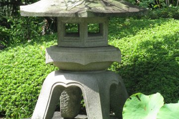 Garden lantern in Kamakura