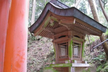 Old wooden lantern in Fushimi Inari Taisha, Kyoto