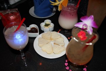 Dégustez un excellent cocktail. Chaque boisson est un délice pour les yeux et les papilles
