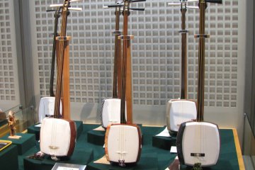 Some shamisen