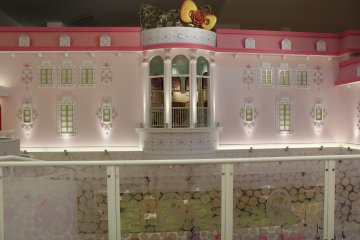 Sanrio Town is where you will find Lady Kitty's House. For 1,000 yen, purchase a keepsake picture with Lady Kitty.