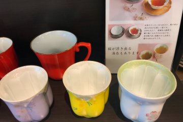 These tea cups are designed so that when you fill them the tea takes on a sakura shape 