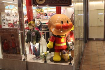 Anda akan menemukan karakter Anpanman di mana-mana, lho!