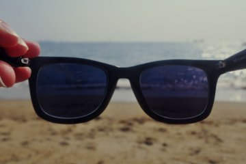 If visiting Tanabe, don't forget to bring a pair of sunglasses; the sun is blinding here.