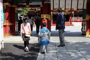 Many children arrive for the ceremony