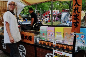 Another popular stall was this one, with cartoon-shaped cookies. The cookies smelled delicious.