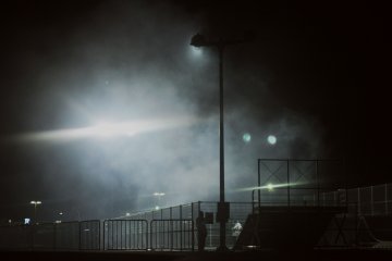 The beach area becomes alive at night; skaters and musicians take over the place in the moonlight.