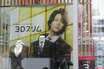 AOKI offers modern suits