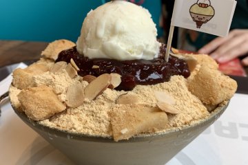 Kinako - roasted soy bean - flavoured bingsu.