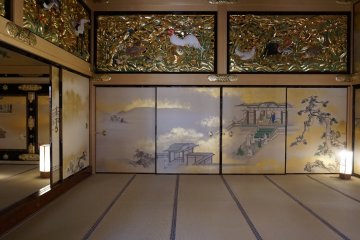 Jorakuden, the most extravagant and the most beautiful room in the palace. Along with Jodan-no-ma next to it, these areas are the residents for Tokugawa shoguns when they were visiting Nagoya.