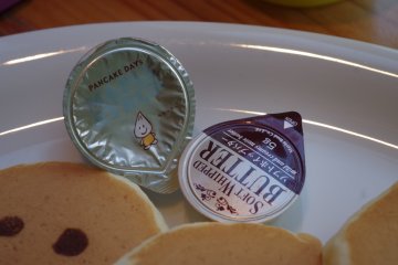 The homemade maple syrup is all natural without any artificial sugar products at Pancake Days in Harajuku Bell Pier just moments from Omotesando and Meiji Jingumae.