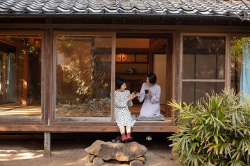 Visitors are encouraged to have a break from their electronic gadgets and enjoy a tranquil time at a 'kominka'