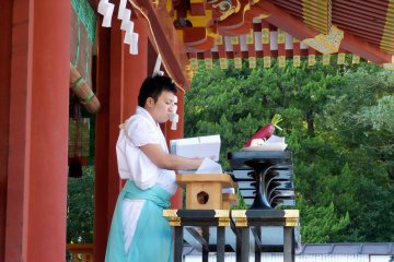 <p>Preparing for a ceremony</p>