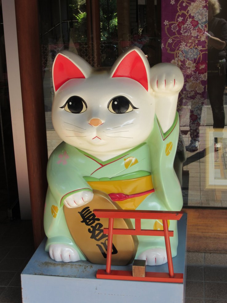 Maneki neko wearing a kimono