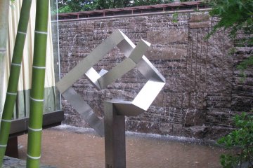 Abstract sculptures help 'accent' a small garden