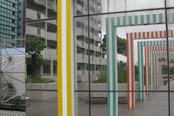 Mirrored panels and frames in Odaiba offering an illusion of infinity