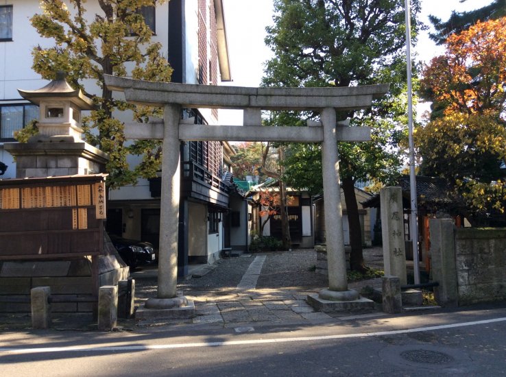 Entrance to the shrine from the street