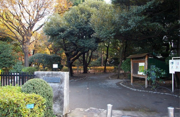 Unobtrusive entry into the park