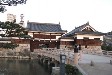 The gates to Hiroshima Castle