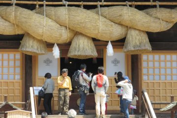 Grand shimenawa of Suwa Taisha