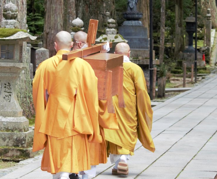 Monks processing through Okuno-in towards the mausoleum