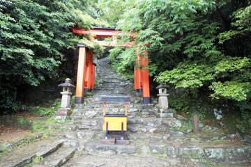Start of the stone steps leading to Kamikura-jinja Shrine Shrine