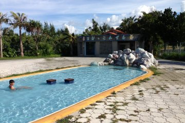 <p>This 20 meter long pool mimics a mountain brook</p>