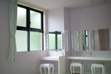 Ladies' powder room