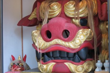 700kg of lioness' head at Namiyoke Inari Jinja in Tsukiji