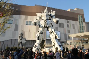 The absolutely massive Gundam statue in Odaiba