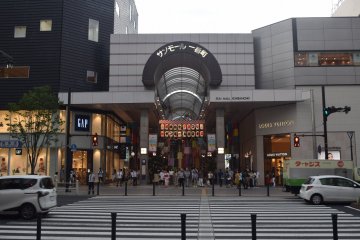 From shopping arcade to shopping arcade, the festival area spread across the city center