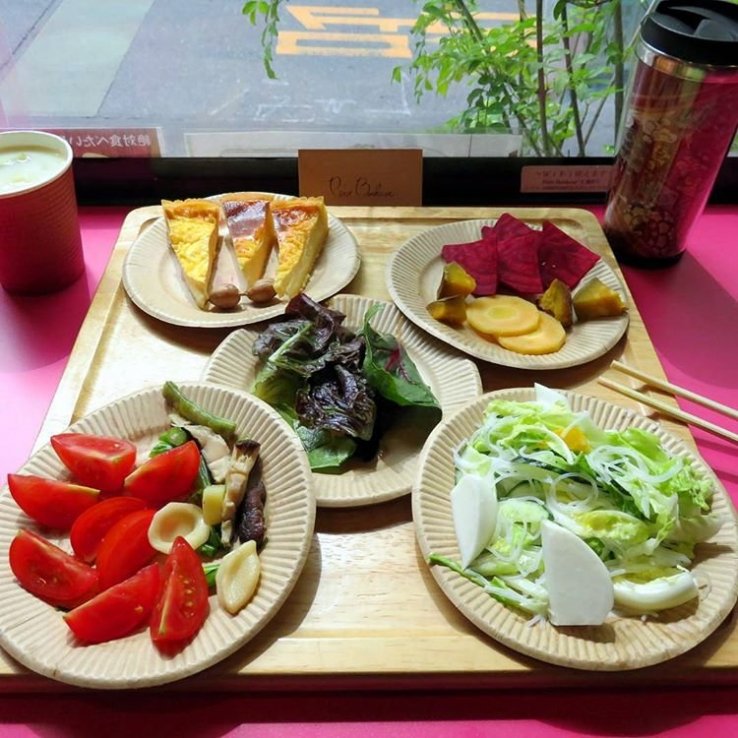 A glimpse of the vegetables buffet at Petit Bonheur