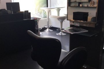 Spacious first floor salon