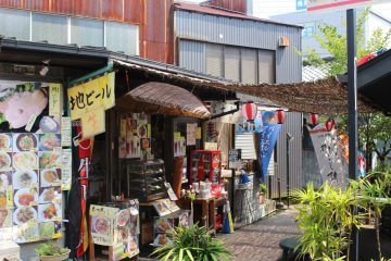 Small places suggesting food and drinks