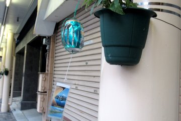 Wind chimes made of cans were hung along the street