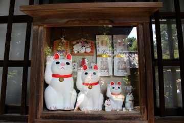 Some Maneki Neko samples
