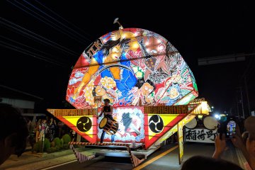Fan-shaped floats similar to Hirosaki's nebuta style.