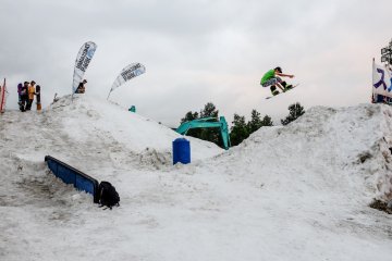 Children play around on the snow jump until the sun went down