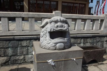 A fiery komainu statue