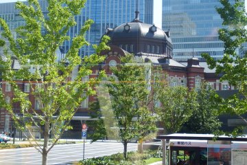 See the sights of Tokyo with explanation provided.