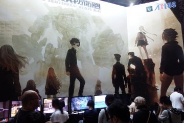 Line up to play the latest games--and pre-releases.