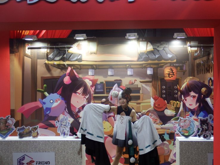 Characters at booths are super cute~