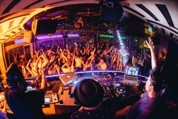 CÉ LA VI TOKYO Club 
