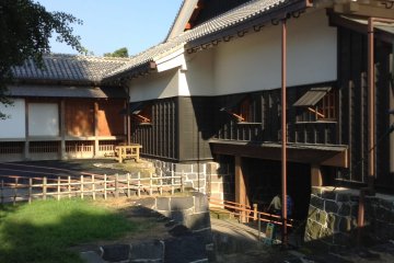 The building adjacent to the main keep is lavashly decorated inside. It was used to greet guests with tea ceremony.