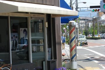The road to Kinkakuji is not that exciting