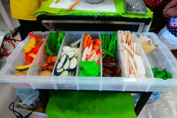 <p>Bahan bahan untuk membuat tempura (mereka semua terbuat dari plastik, tidak nyata!)</p>
