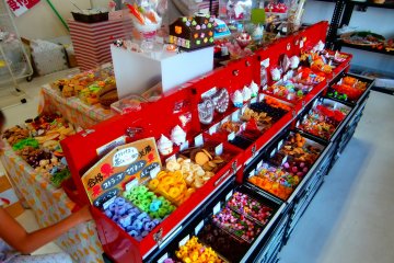 <p>Untuk parfait dan kursus dekorasi, anda harus memilih topping anda sendiri dari sekian banyak ornamen yang lezat ini</p>
